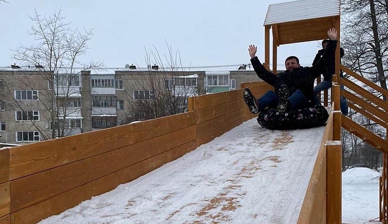Глава Белоусова лично протестировал новую горку