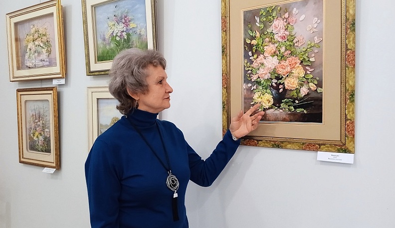 Калужан знакомят с искусством вышивания лентами