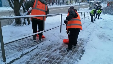 Калужские коммунальщики в усиленном режиме очищают город от снега