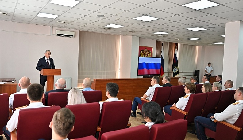 Владислав Шапша обратился к сотрудникам Следственного комитета в их профессиональный праздник