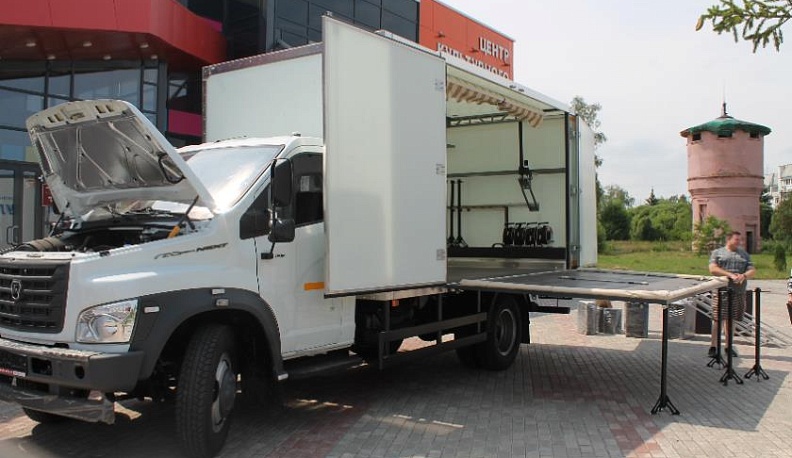 В Тарусский район приехал автоклуб