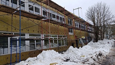 В Дзержинском округе продолжается ремонт детского сада «Улыбка»