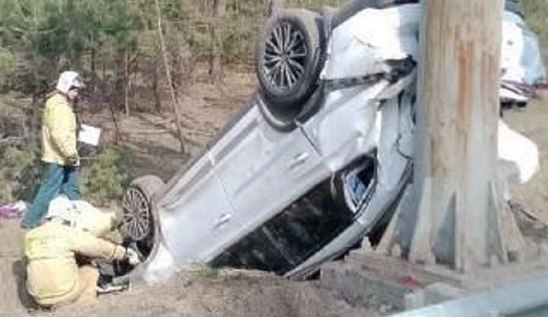 Легковушка улетела в кювет после столкновения с кроссовером под Калугой