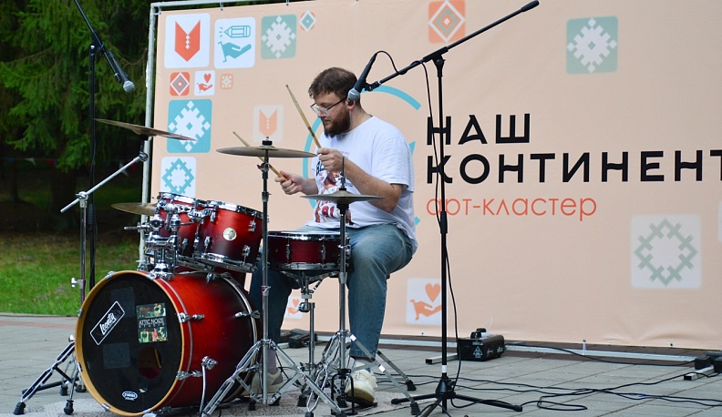 Людиновцы встретились с вокалистом, певцом, блогером из Москвы Владом Кудиновым