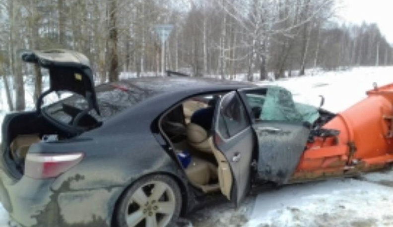 В Кировском районе Лексус вылетел на встречку, пострадали пассажиры