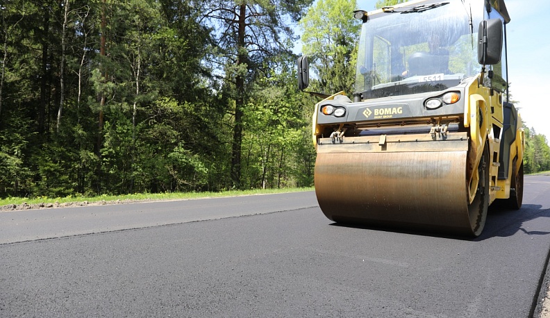 В Калужской области работы продолжаются на трассе, не ремонтировавшейся более десяти лет