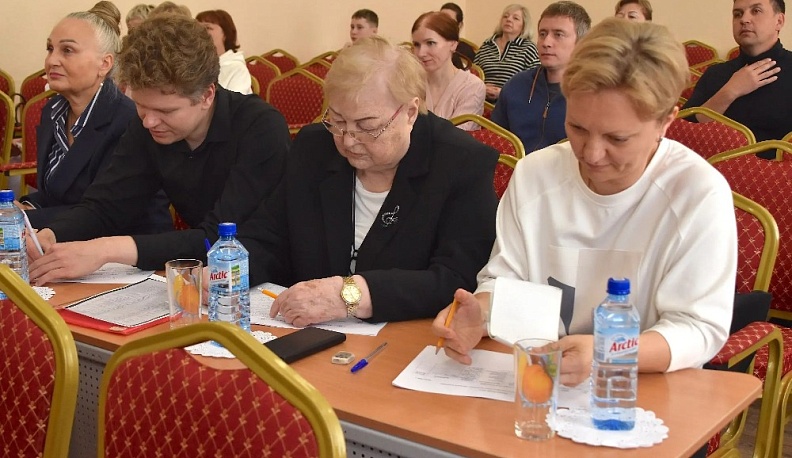 В Людинове состоялся муниципальный конкурс юных пианистов «Русская классика»