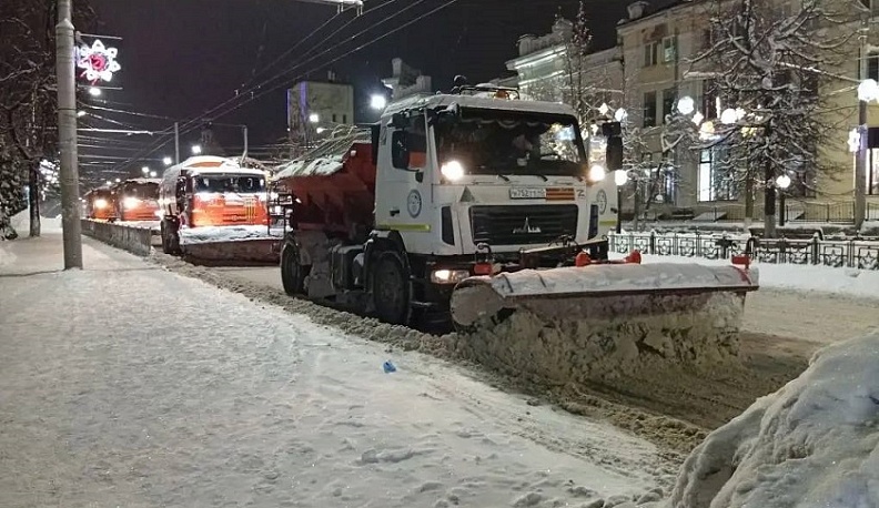 Дмитрий Денисов доложил об усиленной уборке Калуги к Новому году