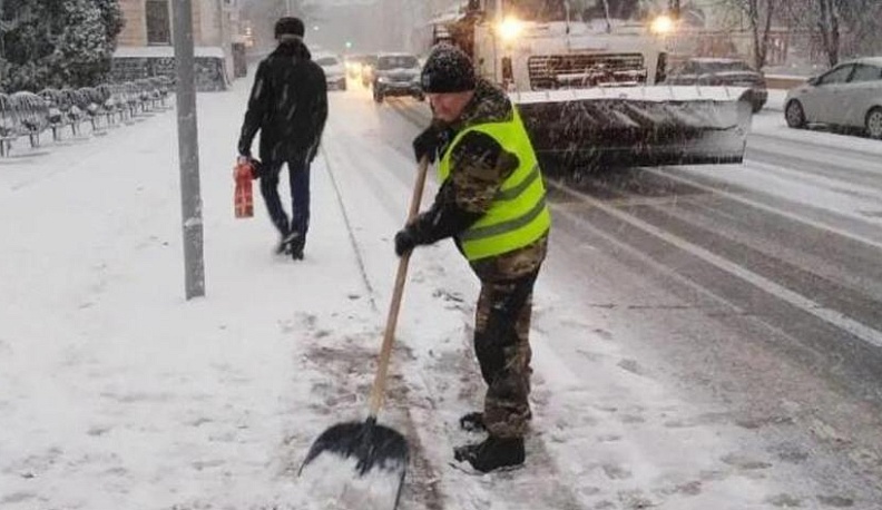 Градоначальник Калуги пообещал, что в выходные уборка города будет вестись круглосуточно