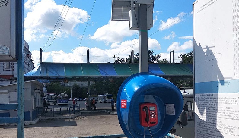 В Калуге появился бесплатный телефон на солнечных батареях