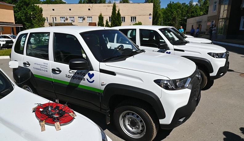 Калужским районным и городским больницам передали еще 11 машин