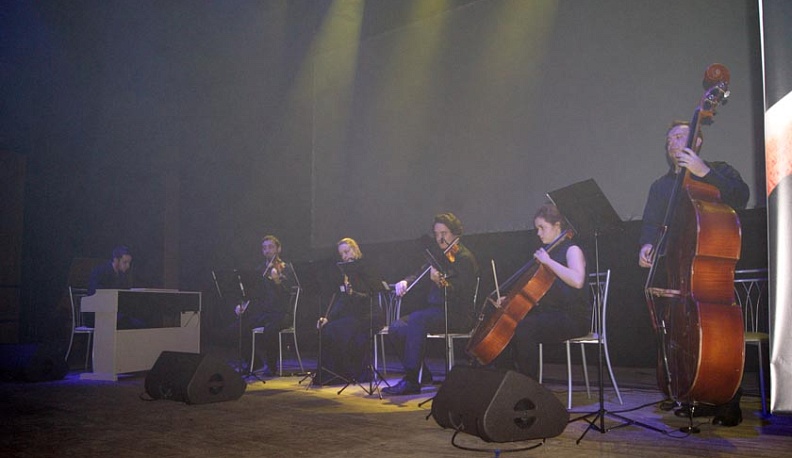 На фестивале «УграFest» в Калужском ИКЦ выступил струнный квинтет Сергея Сувида