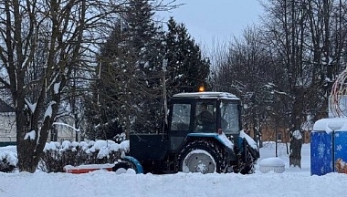 В Мещовске продолжаются работы по устранению последствий обильного снегопада 