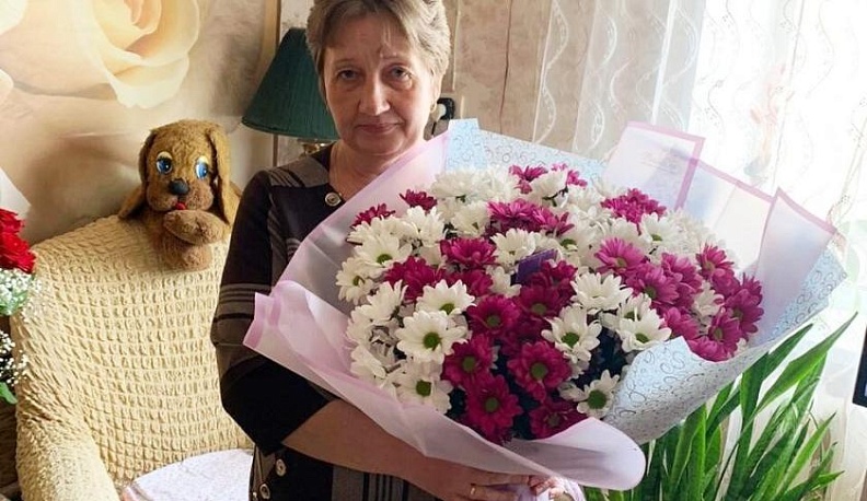 И КОНВЕРТЫ, И ГАЗЕТЫ, И ГОРЯЧИЕ ПРИВЕТЫ...