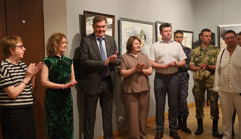 В Калуге открылась выставка, посвященная бойцам СВО