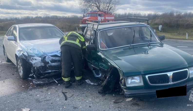 В Сухиничском районе столкнулись «Тойота» и «Волга»