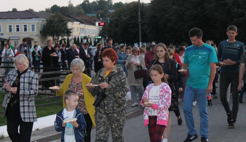В Тарусе прошел траурный митинг, посвященный Бесланским событиям