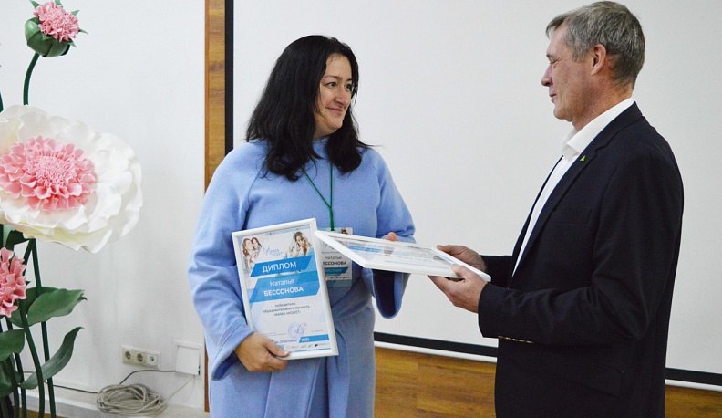 Победитель конкурса «Мама может» получила финансовую помощь на развитие калужского швейного производства