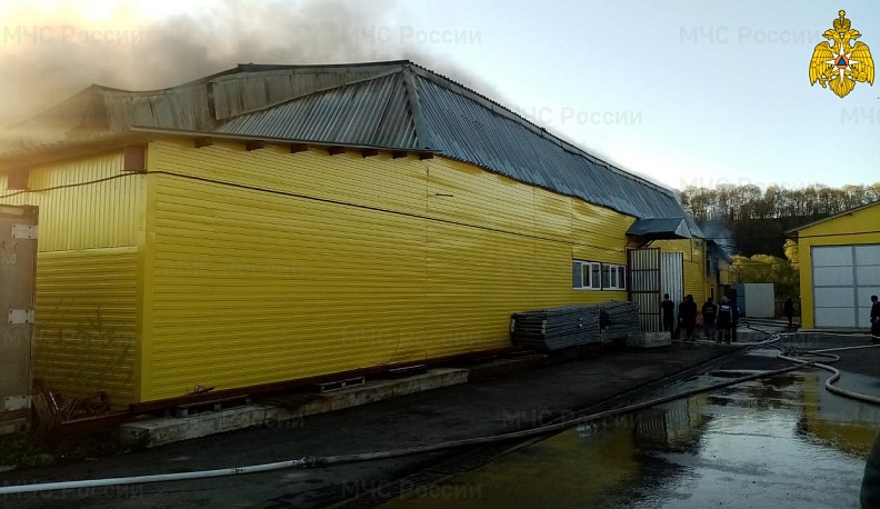 В Боровске сотрудники МЧС ликвидировали пожар на складе
