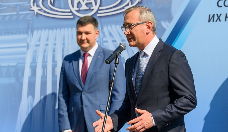 Владислав Шапша поздравил сотрудников КЭМЗа со 105-летием завода