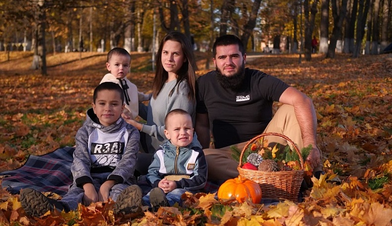 Молодым семьям из Жуковского района вручили сертификаты на приобретение жилья