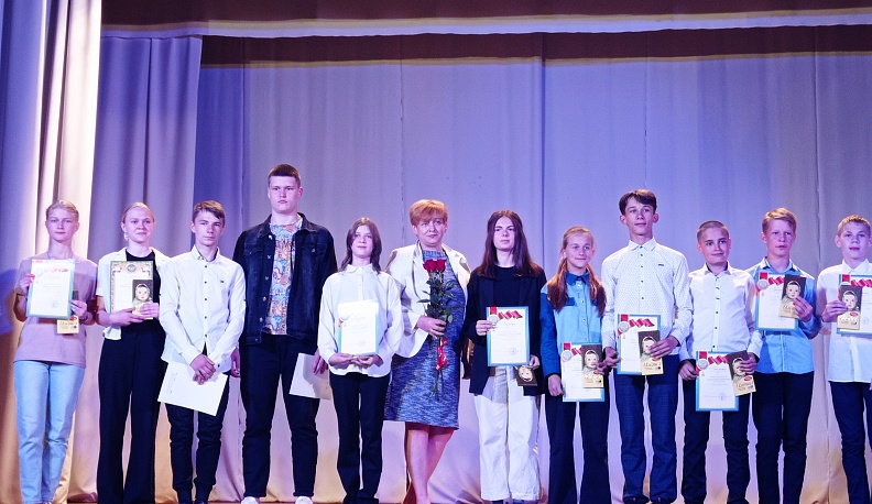 В Людинове чествовали лучших обучающихся дома детского творчества