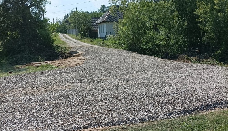 В сельских населённых пунктах Людиновского района продолжают ремонт дорог 