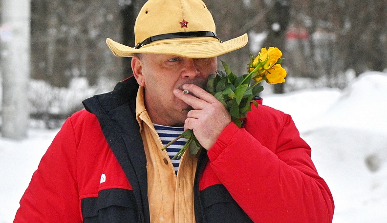 Владислав Шапша возложил цветы к памятнику воинам-интернационалистам