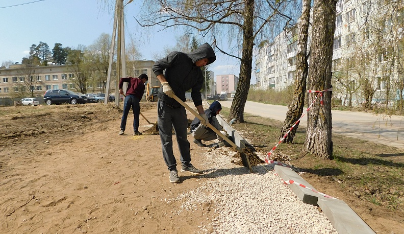 В Кондрове строят новые тротуары