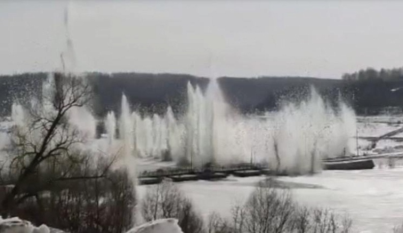 На Оке в Ферзиковском районе взорвали лед