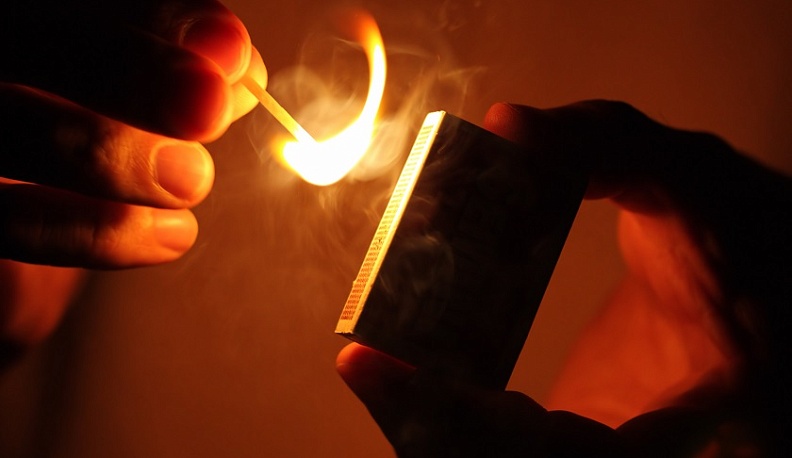 Калужанин угрожал жене убийством, поджег дом и машину