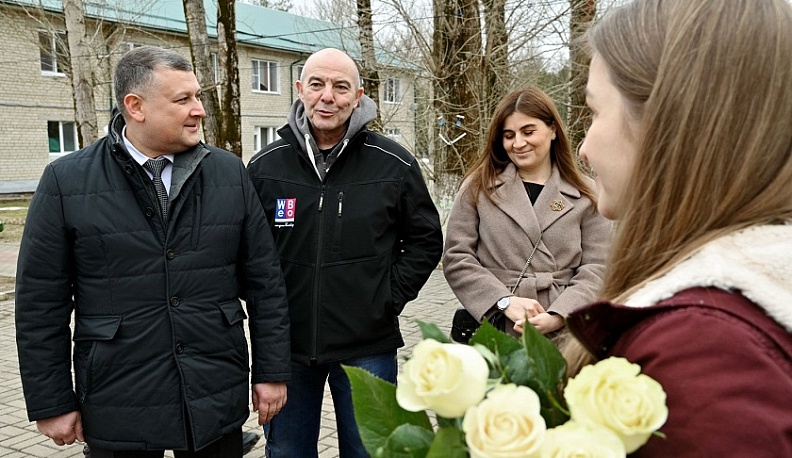 Депутат Сослан Такаев помог семье беженцев из Донбасса