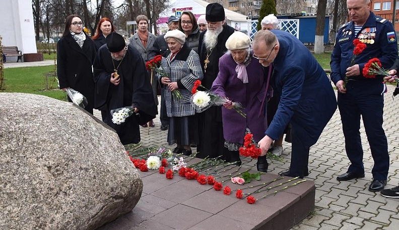 В Людинове прошла мемориальная акция «Живые, помните!»