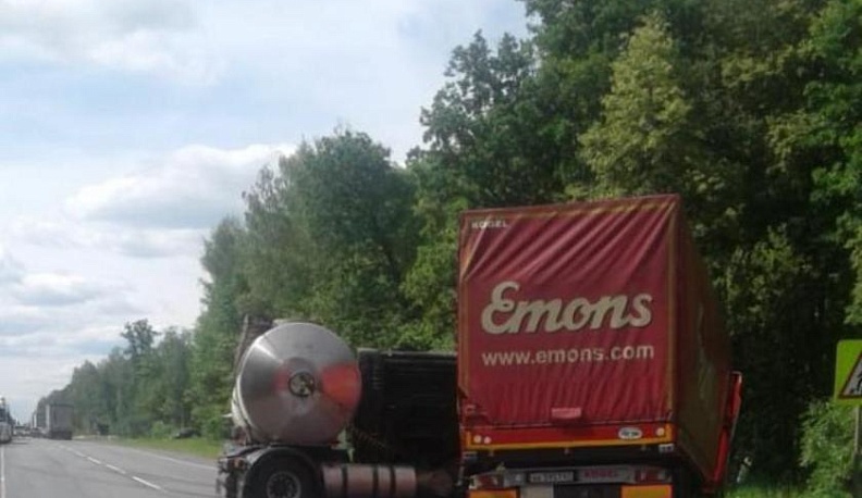 В Жуковском районе столкнулись две фуры