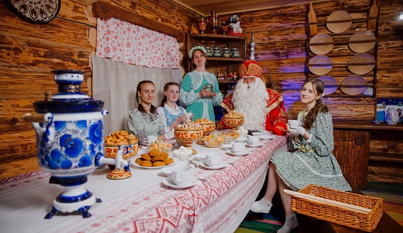 «Расскажи, Снегурочка»: в России вновь заработала горячая линия Деда Мороза и его помощников