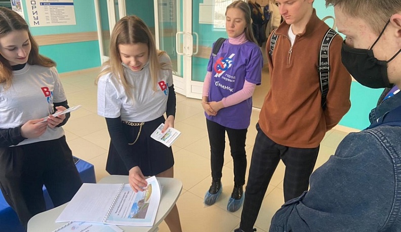 Волонтеры рассказывают о предстоящем голосовании за выбор территорий для благоустройства 