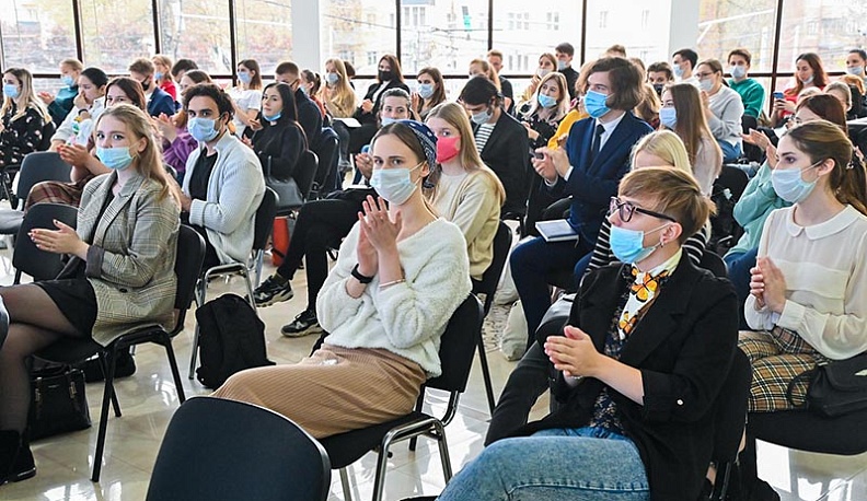 Калужских студентов призвали идти работать в школы