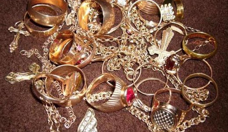 В Козельске в больнице у женщины украли украшения