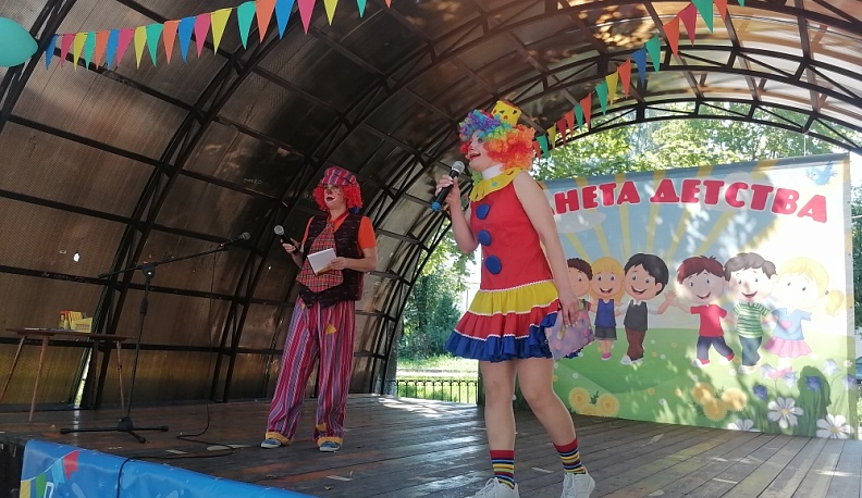 В Думиничах прошел районный фестиваль детского творчества «Краски лета»