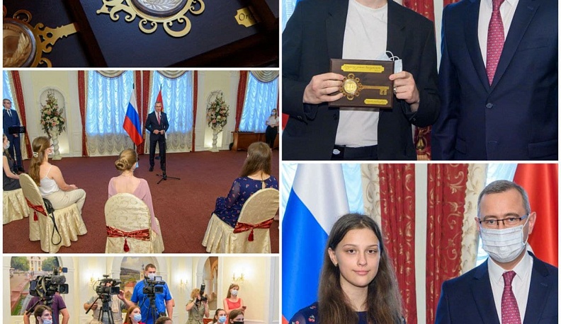12 выпускников получили награды за отличную учебу из рук губернатора 