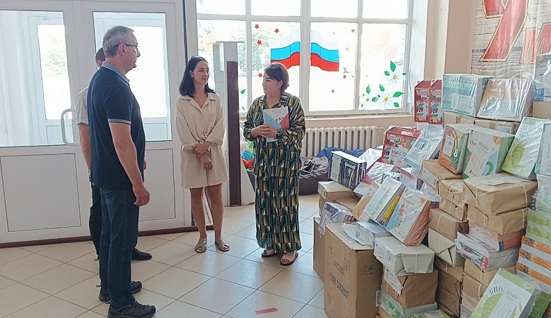 Губернатор Калужской области передал школе Первомайска учебники и книги
