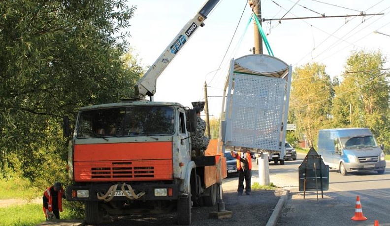 В Калуге меняют остановочные павильоны