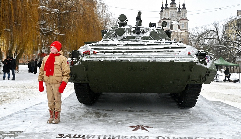 Владислав Шапша возложил цветы к памятнику воинам-интернационалистам