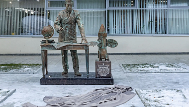 В Калуге открыли памятник лётчику-космонавту Константину Феоктистову