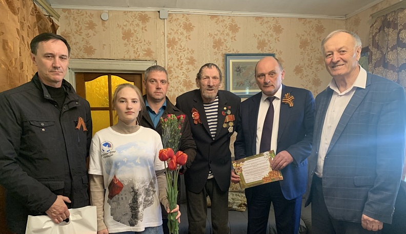 В Жиздре ветерана Великой Отечественной войны и тружеников тыла поздравили с Днем Победы