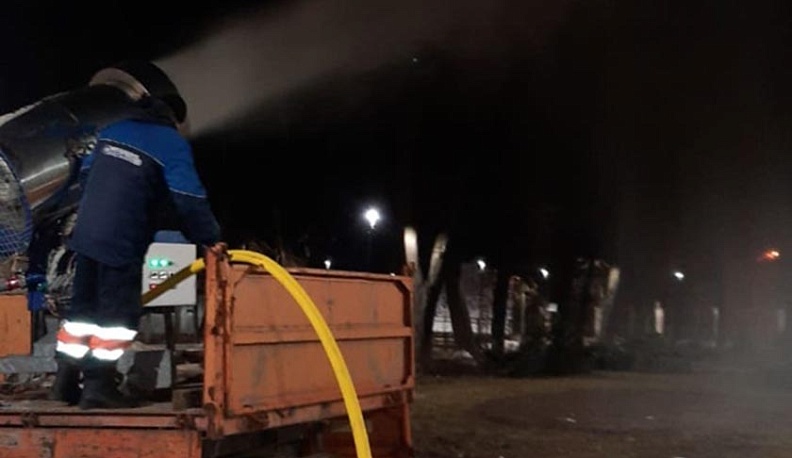 Калужский парк засыпают искусственным снегом