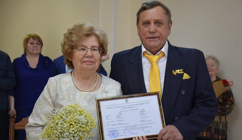 Супруги Молотковы из Малоярославецкого района награждены памятной медалью «За любовь и верность»