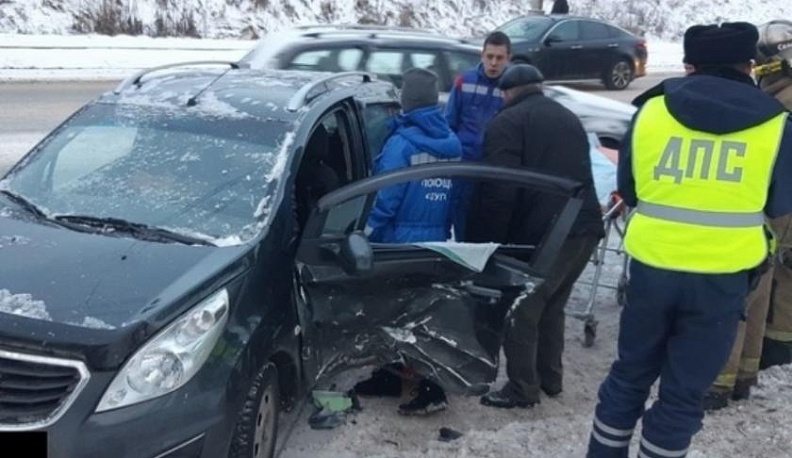 Водитель попал в больницу после ДТП на Кубяка