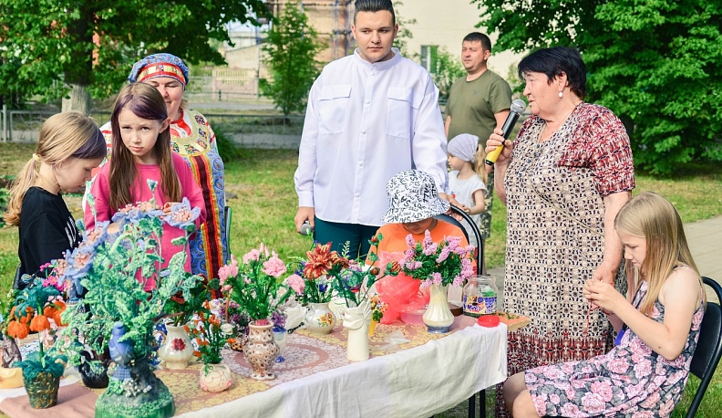 В Людинове прошла выставка декоративно-прикладного творчества под открытым небом