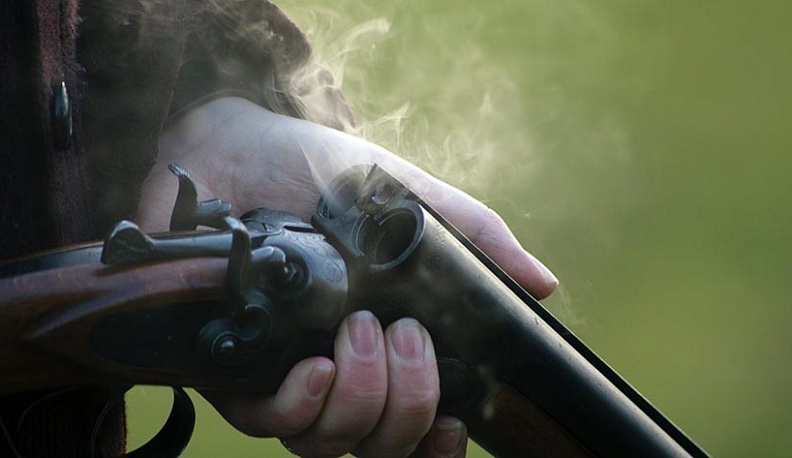 В Калуге мужчина выстрелил в «шумную» молодежь